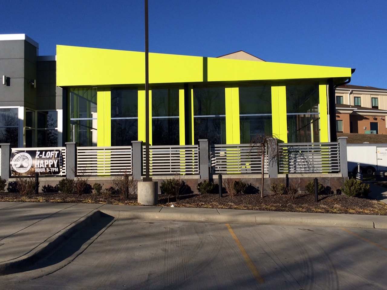 Z Loft Hotel Bar &amp; Grill