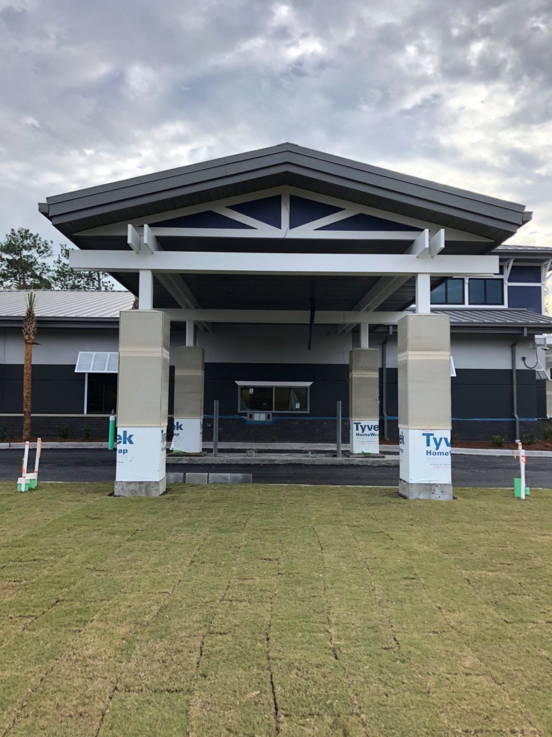 Gable Style Aluminum Entrance Canopy